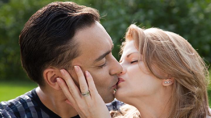 如何预防卵巢早衰？女性延缓衰老的方法有哪些？